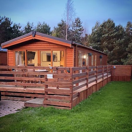 Hazel Oaks, Beautiful Lodge With Hot Tub - Sleeps 6 - Felmoor Park モーペス エクステリア 写真