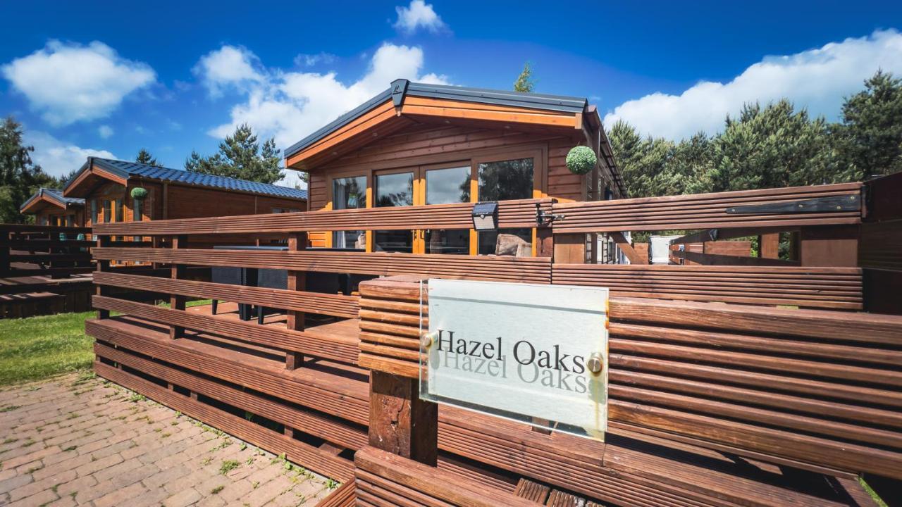 Hazel Oaks, Beautiful Lodge With Hot Tub - Sleeps 6 - Felmoor Park モーペス エクステリア 写真
