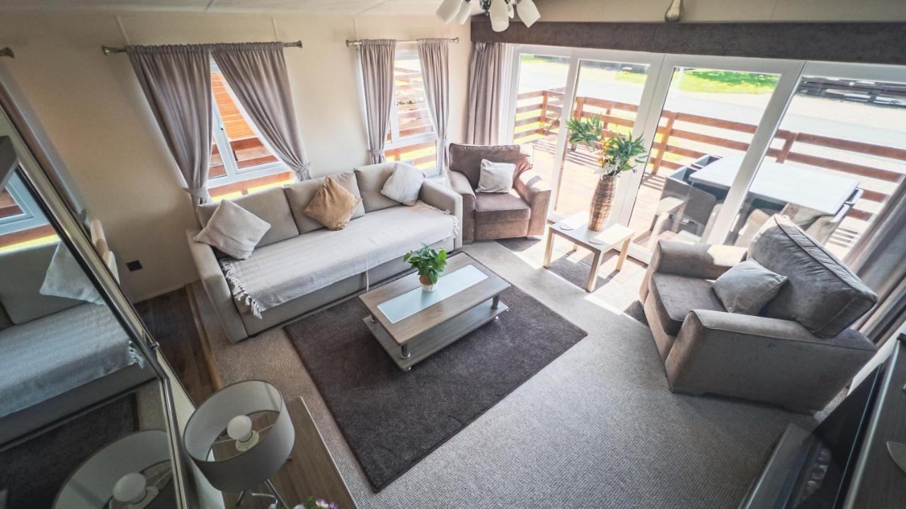 Hazel Oaks, Beautiful Lodge With Hot Tub - Sleeps 6 - Felmoor Park モーペス エクステリア 写真