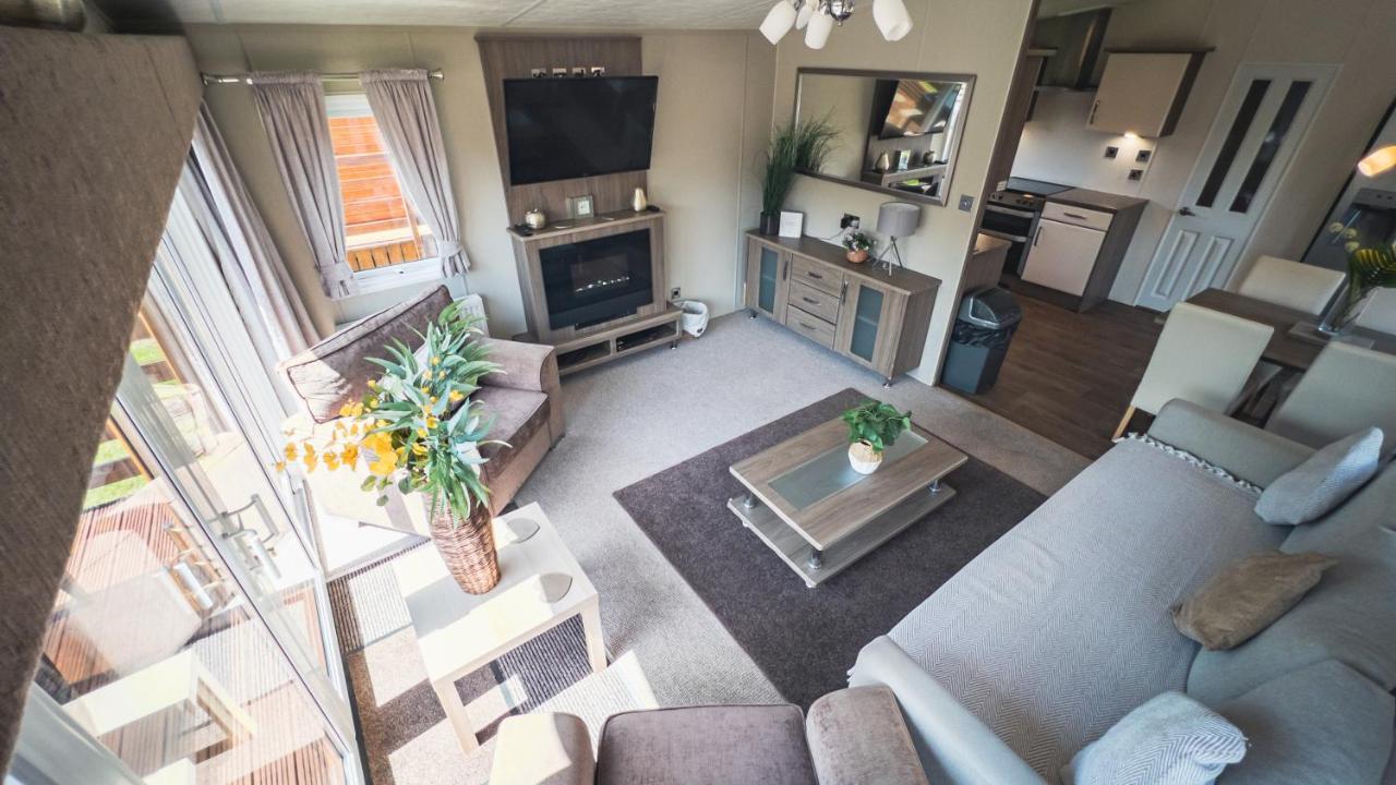 Hazel Oaks, Beautiful Lodge With Hot Tub - Sleeps 6 - Felmoor Park モーペス エクステリア 写真