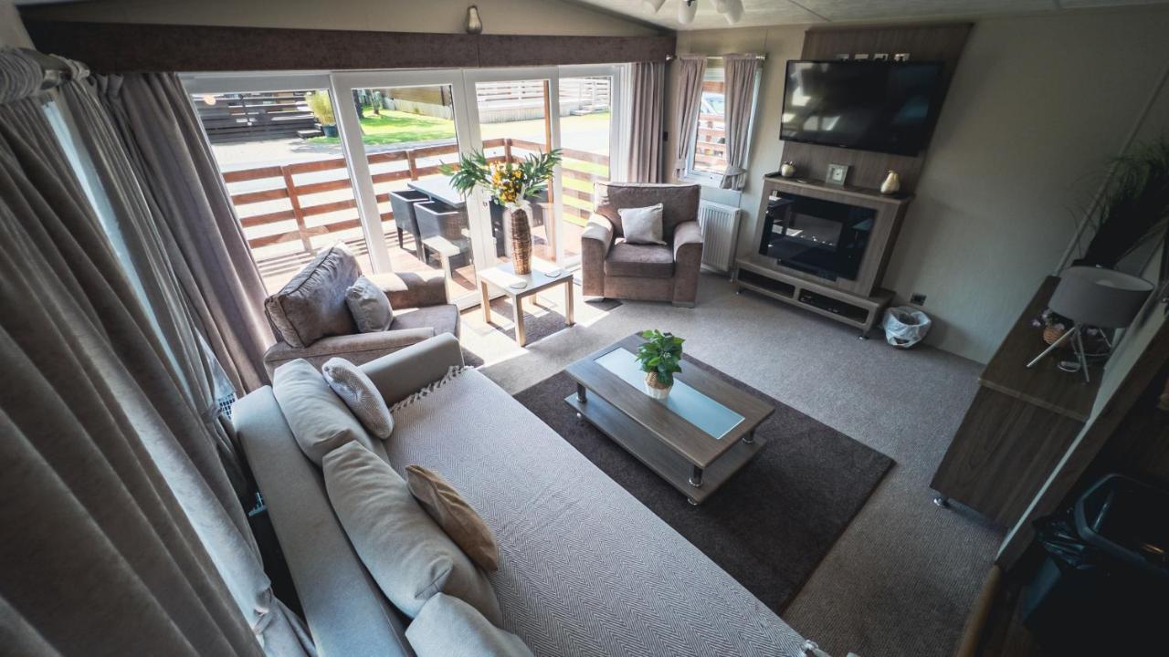 Hazel Oaks, Beautiful Lodge With Hot Tub - Sleeps 6 - Felmoor Park モーペス エクステリア 写真